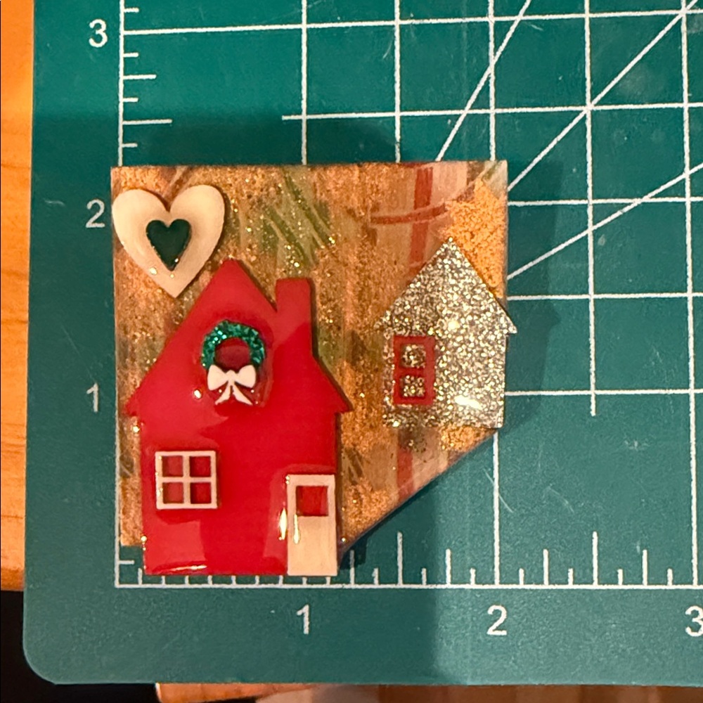 Vintage Christmas House ~ House Pins by Lucinda - Picture 3 of 5